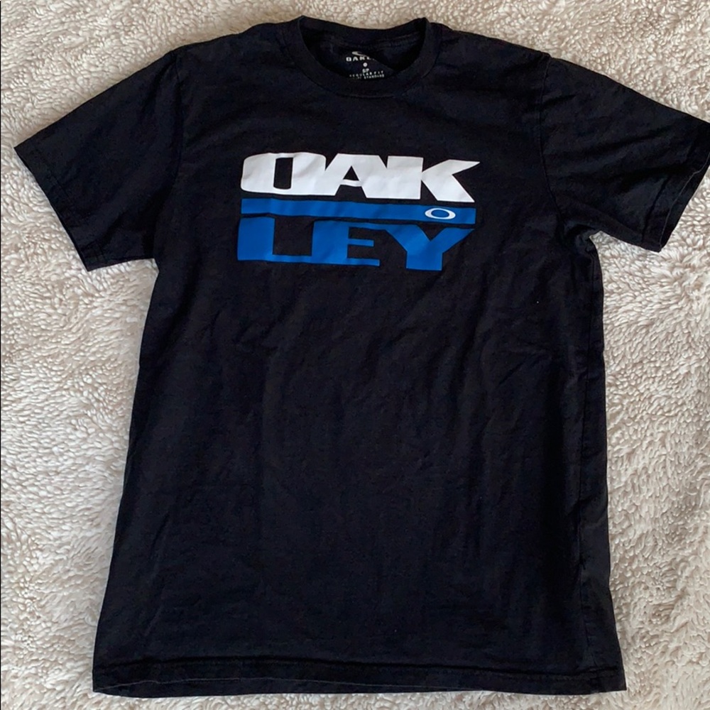 Small Oakley T-shirt - Worn Once!